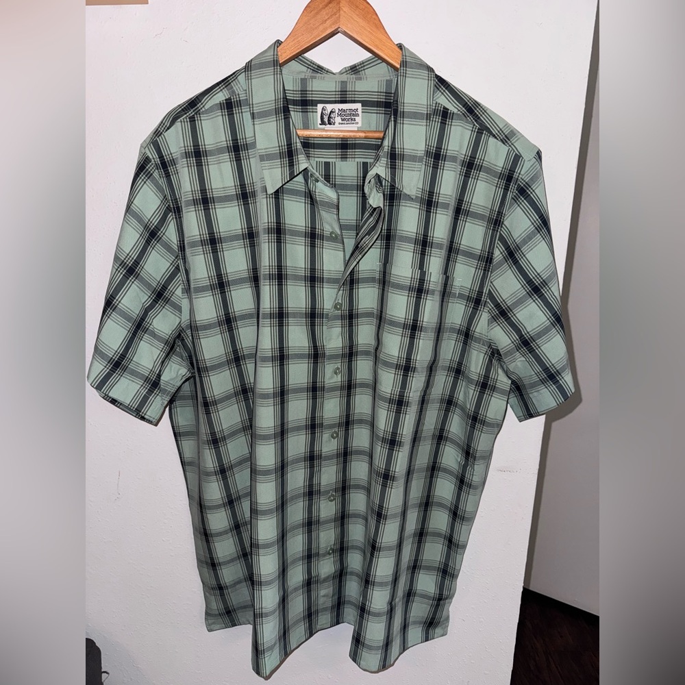 Marmot Men's Green Plaid Button Down Shirt